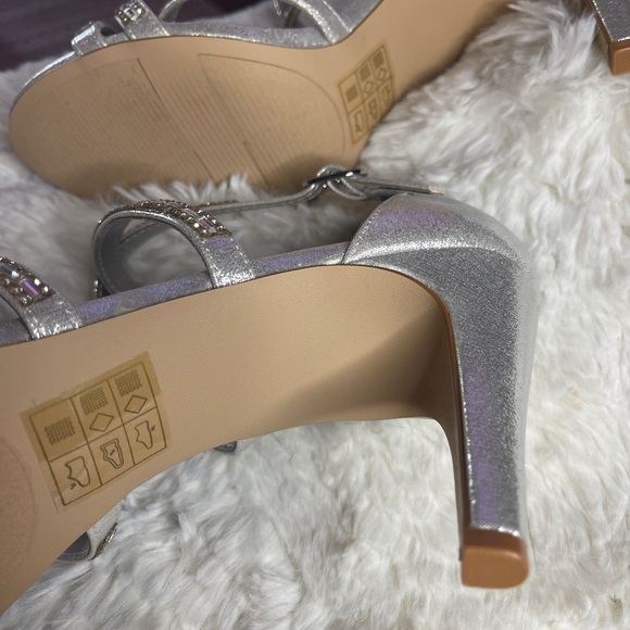 Kelly & Katie Women's Silver Rhinestone Sandals 9 1/2 NWOT - Picture 14 of 15